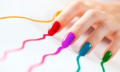 Smalto 2011: colorare le unghie