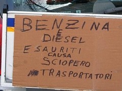 Benzina prezzi: sfiora 2 euro a litro