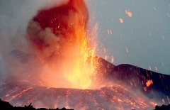 Etna: eruzione 2012 ultime notizie foto
