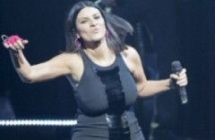 Laura Pausini incinta: foto. Annullati concerti, rimborso biglietti Milano e Roma