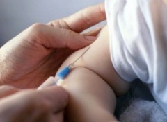Iniezioni e vaccini: con acqua e zucchero i bambini non piangono più