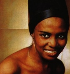 Miriam Makeba: visse lottando, morì cantando