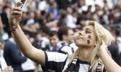 Festa scudetto Juventus 2013: video Conte nudo nell'acqua gelata