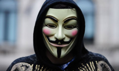 Anonymous, altro che violenti: l'apparenza inganna, video