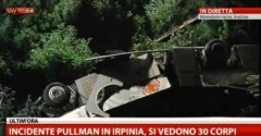 Incidente stradale Irpinia: 39 vittime ultime notizie. Lutto cittadino a Pozzuoli