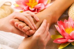 Massaggio ai piedi: fai da te