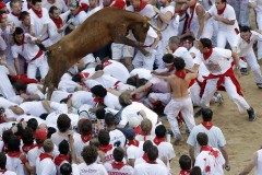 Pamplona 2013: video incidenti corsa dei tori foto choc