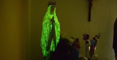 Madonna di Medjugorje: statua si illumina in casa di Vicka foto