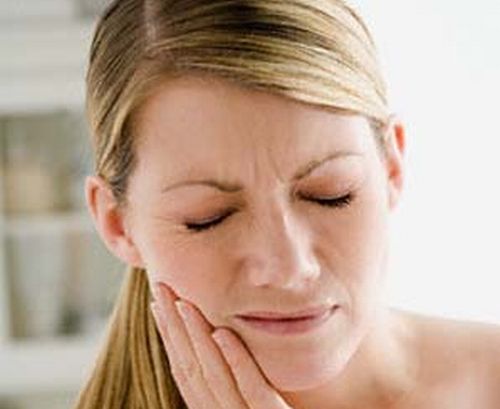 Mal di denti, consigli e rimedi se si è in vacanza