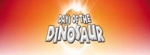  Il Natale è sempre più vicino, e i dinosauri della mostra Days of the Dinosaur vogliono far sentire tutto il loro affetto ai bambini milanesi meno fortunati, perché impegnati nella lotta contro malattie più o meno gravi.  Alle 11 di venerdì 19 dicembre il velociraptor Baby Dino lascerà gli spazi dell’esposizione in via Valtellina 7 per una visita speciale ai bambini in cura presso la Clinica De Marchi, Fondazione IRCCS Ca’ Granda Ospedale Maggiore Policlinico, in via della Commenda 9 a Milano.  L’iniziativa, organizzata in collaborazione con la onlus Amici del Bambino Malato, servirà a portare allegria e divertimento ai bambini ricoverati nel reparto di pediatria ad alta intensità di cura e far respirare loro l’atmosfera della mostra che dal 14 novembre diverte e appassiona migliaia di loro coetanei.  Baby Dino, un velociraptor alto due metri e lungo quattro, è animato da un attore che passeggerà per i corridoi dell’ospedale in compagnia di Massimo, l’inseparabile esploratore che lo accompagna durante le sue avventure. E, per celebrare il Natale, i due insieme distribuiranno  regali a tema ai 24 bambini che al momento sono ospiti della struttura.  «Con questa iniziativa daremo la possibilità ai bambini con disagio di vivere un momento piacevole e divertente – ha spiegato Susanna Esposito, Direttore dell’Unità di Pediatria ad alta intensità di cura Fondazione IRCCS Ca’ Granda Ospedale Maggiore Policlinico di Milano e Presidente ABM onlus – e anche piuttosto originale, poiché si tratta della visita di un dinosauro animato. Un’iniziativa che servirà anche per attenuare la condizione di isolamento in cui si trovano i bambini affetti dalle patologie più gravi, e per vivere un’esperienza di vita uguale a quelle dei bambini sani».  I bambini in cura nel reparto di pediatria della Fondazione IRCCS Ca’ Granda sono affetti da diverse patologie acute o croniche, con una maggiore percentuale, in questa stagione, di malattie come polmoniti e bronchioliti. Sono di età compresa tra 0 a 18 anni, ma la maggior parte dei ricoverati ha meno di 7 anni. Tra loro sono presenti anche bambini con disabilità.           La visita di Baby Dino all’Ospedale Maggiore Policlinico di Milano è a cura della produzione di Days of the Dinosaur, l’innovativa mostra con oltre 30 esemplari di dinosauri a dimensione naturale, aperta fino all’11 gennaio 2015 negli spazi di via Valtellina 7 a Milano. La mostra è un’esperienza unica, un indimenticabile viaggio a ritroso nel tempo fino all’era del Mesozoico, l’era in cui i dinosauri dominavano il mondo.     Amici del Bambino Malato (ABM onlus) è impegnata in vari progetti, con l’obiettivo di sostenere l’attività pediatrica di diagnosi e cura in Italia e nei Paesi in via di sviluppo, implementando un servizio di comunicazione diretta con le famiglie dei bambini malati. ABM onlus agevola l’aggiornamento e la formazione dei medici pediatri sia con la divulgazione dei contenuti dei più importanti congressi pediatrici, sia con l’assegnazione di borse di studio.