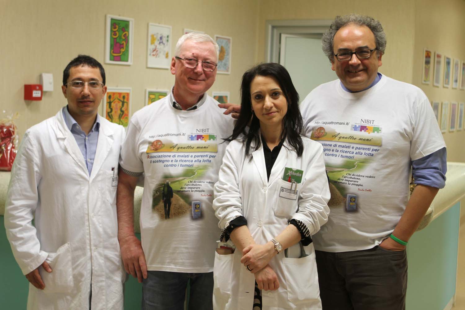 Paziente sconfigge melanoma metastatico e parte per Santiago con t-shirt onlus