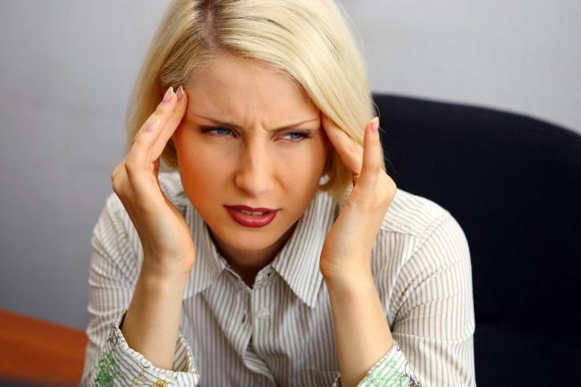 Mal di testa da ciclo: come combattere un comune disturbo femminile