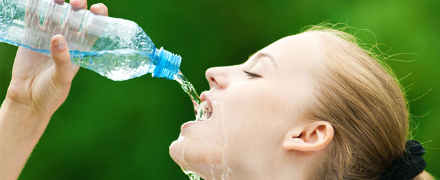 Un bicchiere d'acqua ogni 40 minuti accelera il metabolismo