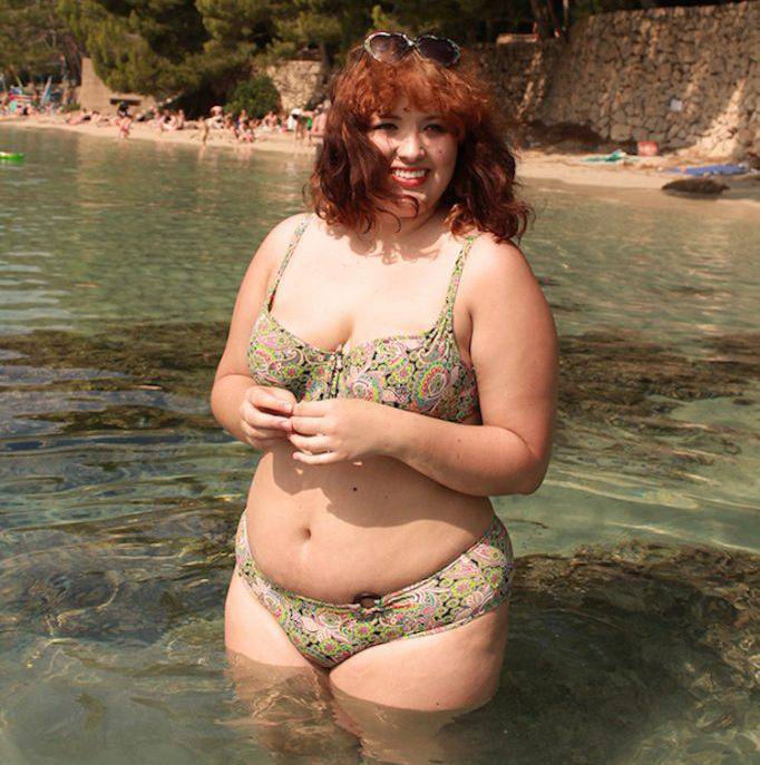 Donna obesa in bikini: in spiaggia è delirio